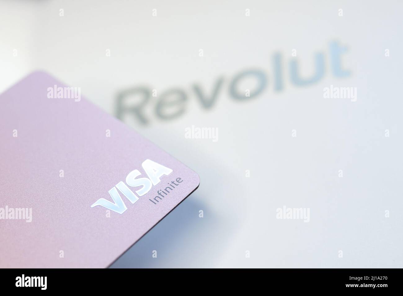 Fotografia editoriale illustrativa della carta Infinite Revolut Visa Foto Stock