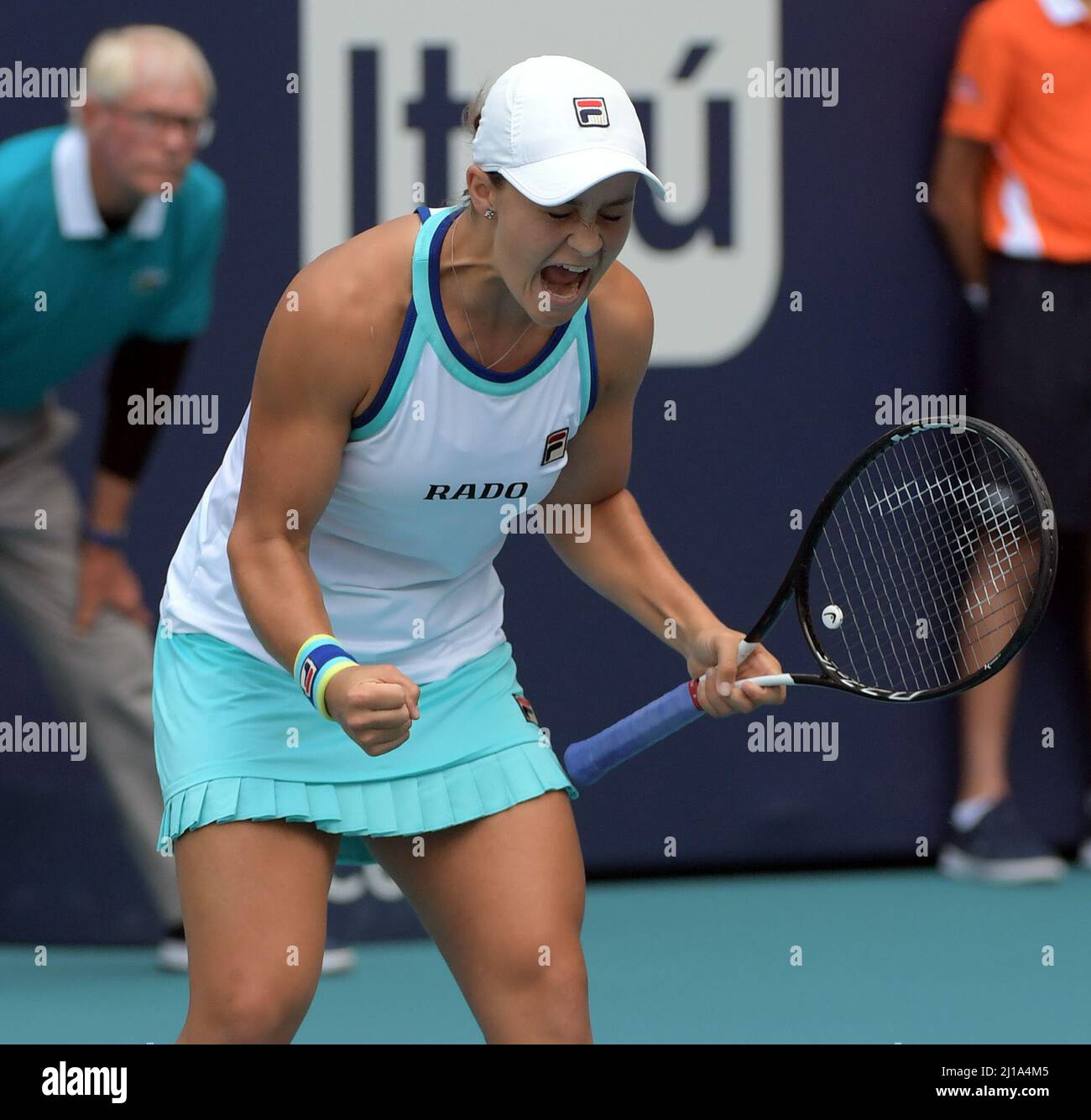 MIAMI GARDENS, FLORIDA - 30 MARZO: Ashleigh Barty of Australia sconfigge Karolina Pliskova della Repubblica Ceca il giorno tredici nelle finali femminili al Miami Open all'Hard Rock Stadium il 30 marzo 2019 a Miami Gardens, Florida. People: Ashleigh Barty Credit: Storms Media Group/Alamy Live News Foto Stock