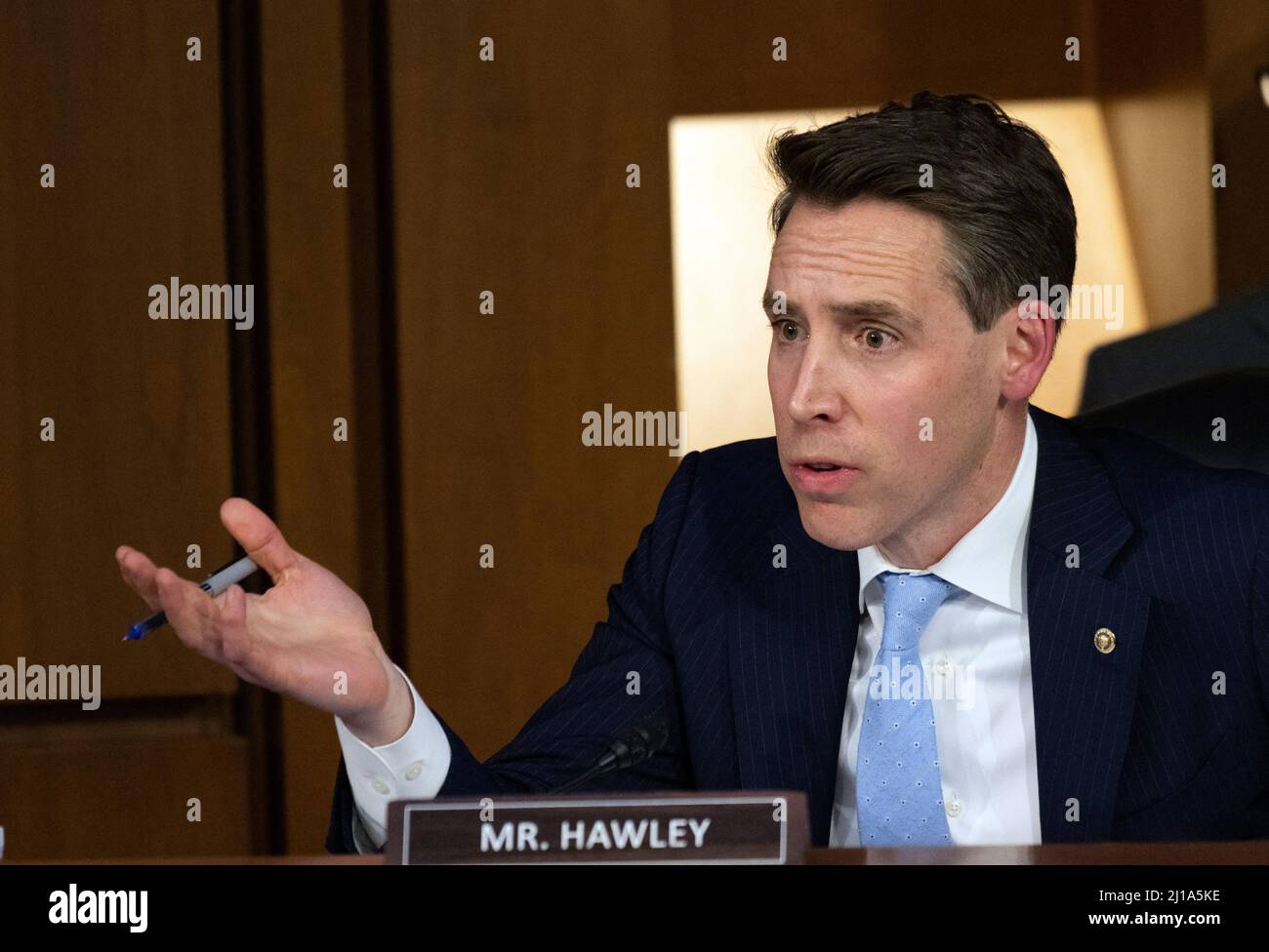 Il senatore degli Stati Uniti Josh Hawley (repubblicano del Missouri) interroga il giudice Ketanji Brown Jackson come testimonia dinanzi al Comitato giudiziario del Senato degli Stati Uniti sulla sua nomina a Giustizia associata della Corte Suprema degli Stati Uniti per sostituire la Giustizia Stephen G. Breyer su Capitol Hill a Washington, DC, USA mercoledì, Marzo 23, 2021. Foto di Ron Sachs/CNP/ABACAPRESS.COM Foto Stock