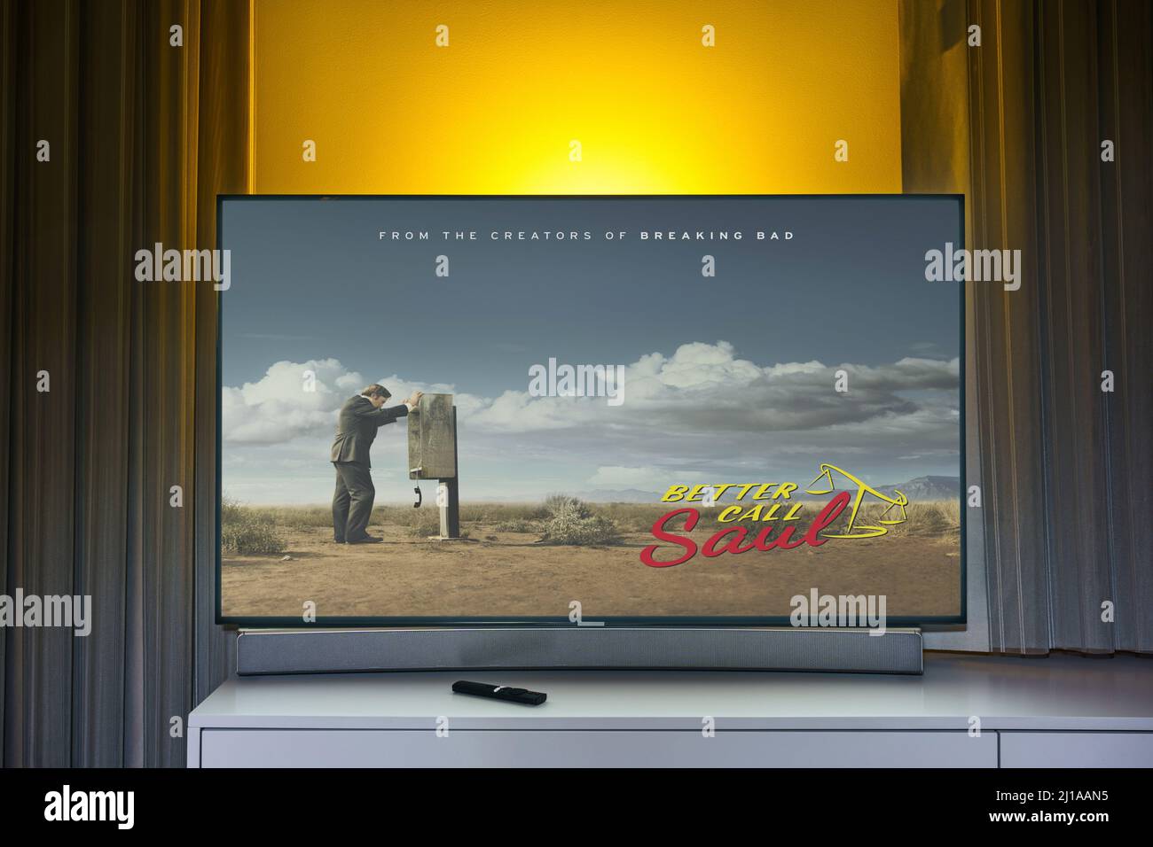 Migliore chiamata serie TV Saul sul grande schermo tv. Migliore Call Saul TV show a casa Foto Stock