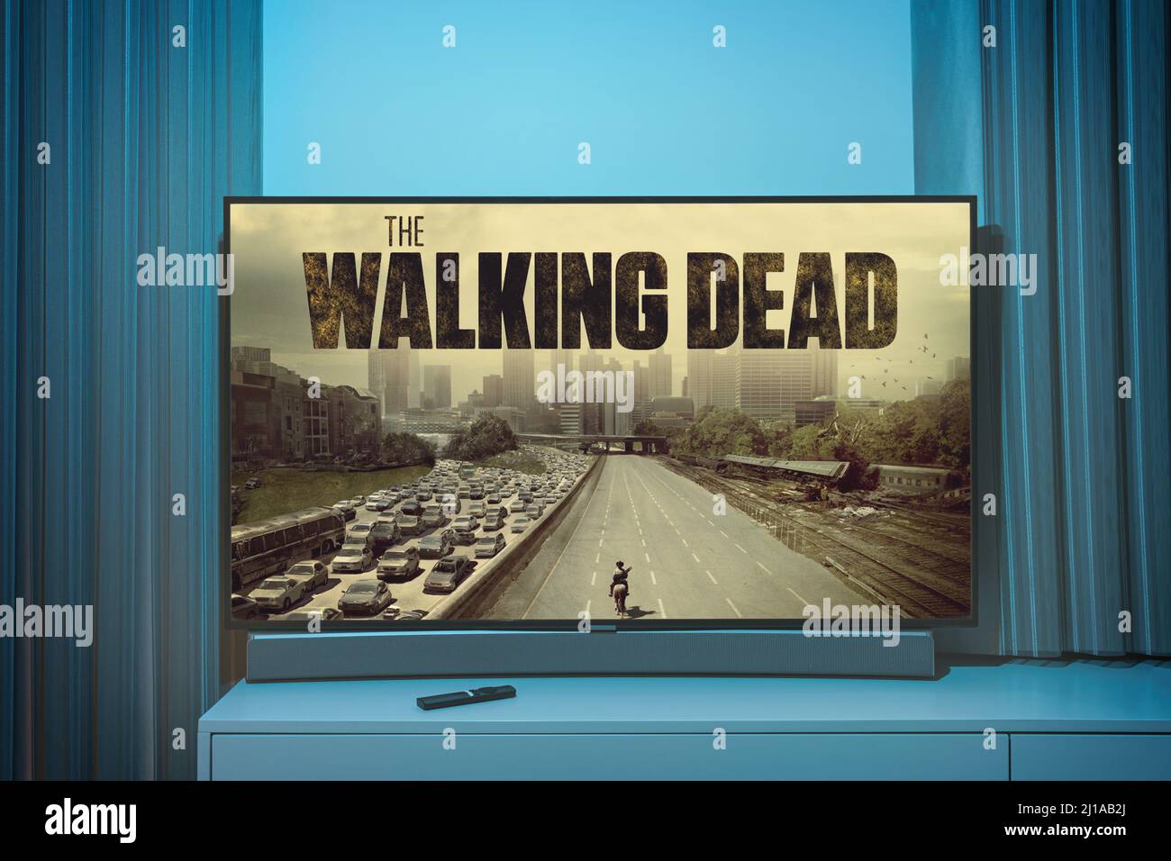 La serie Walking Dead TV sul grande schermo tv. Il programma televisivo Walking Dead a casa Foto Stock