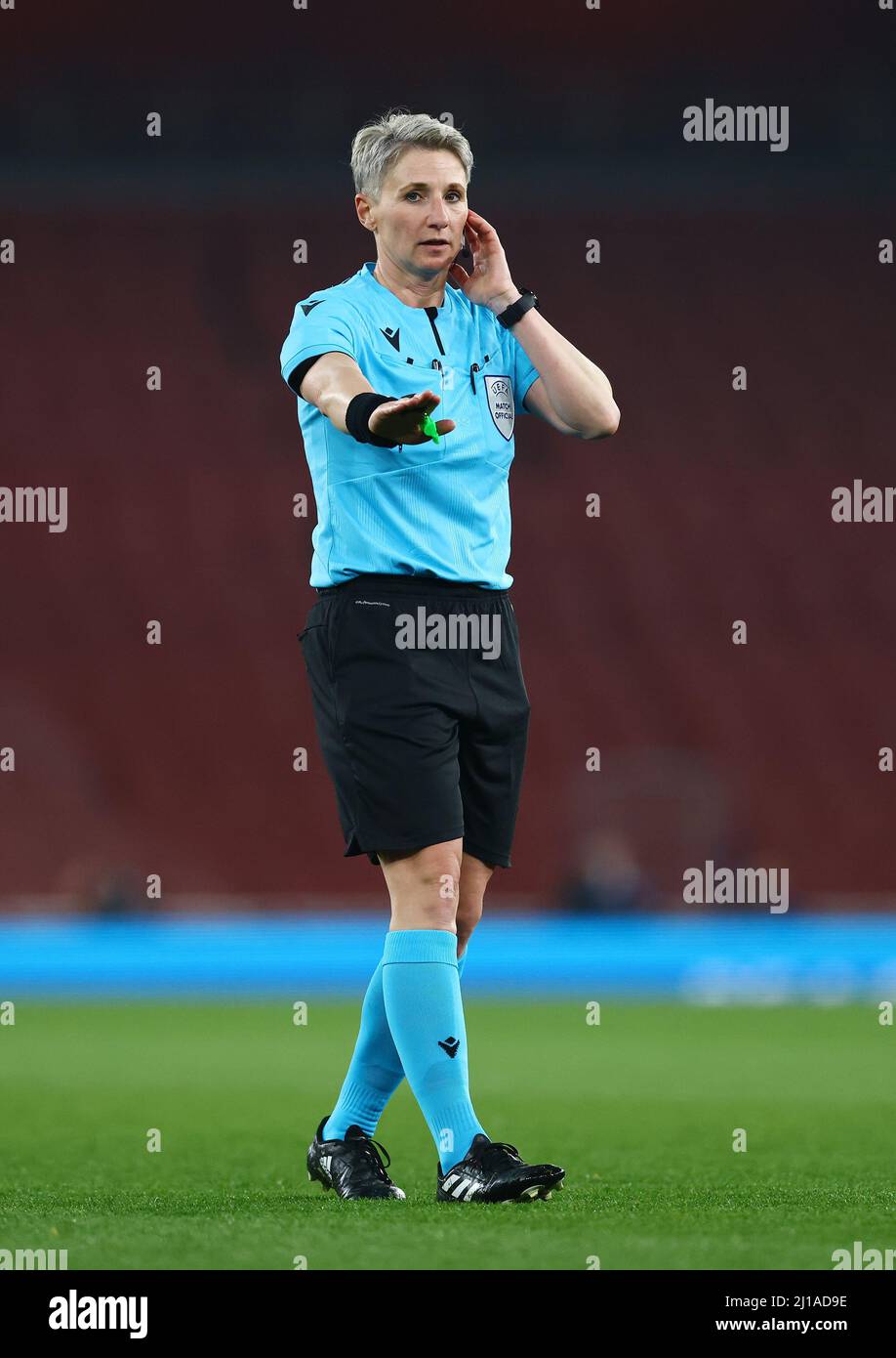 Londra, Inghilterra, 23rd marzo 2022. Arbitro Jana Adamkova durante la partita della UEFA Womens Champions League all'Emirates Stadium di Londra. Il credito d'immagine dovrebbe leggere: David Klein / Sportimage Credit: Sportimage/Alamy Live News Foto Stock