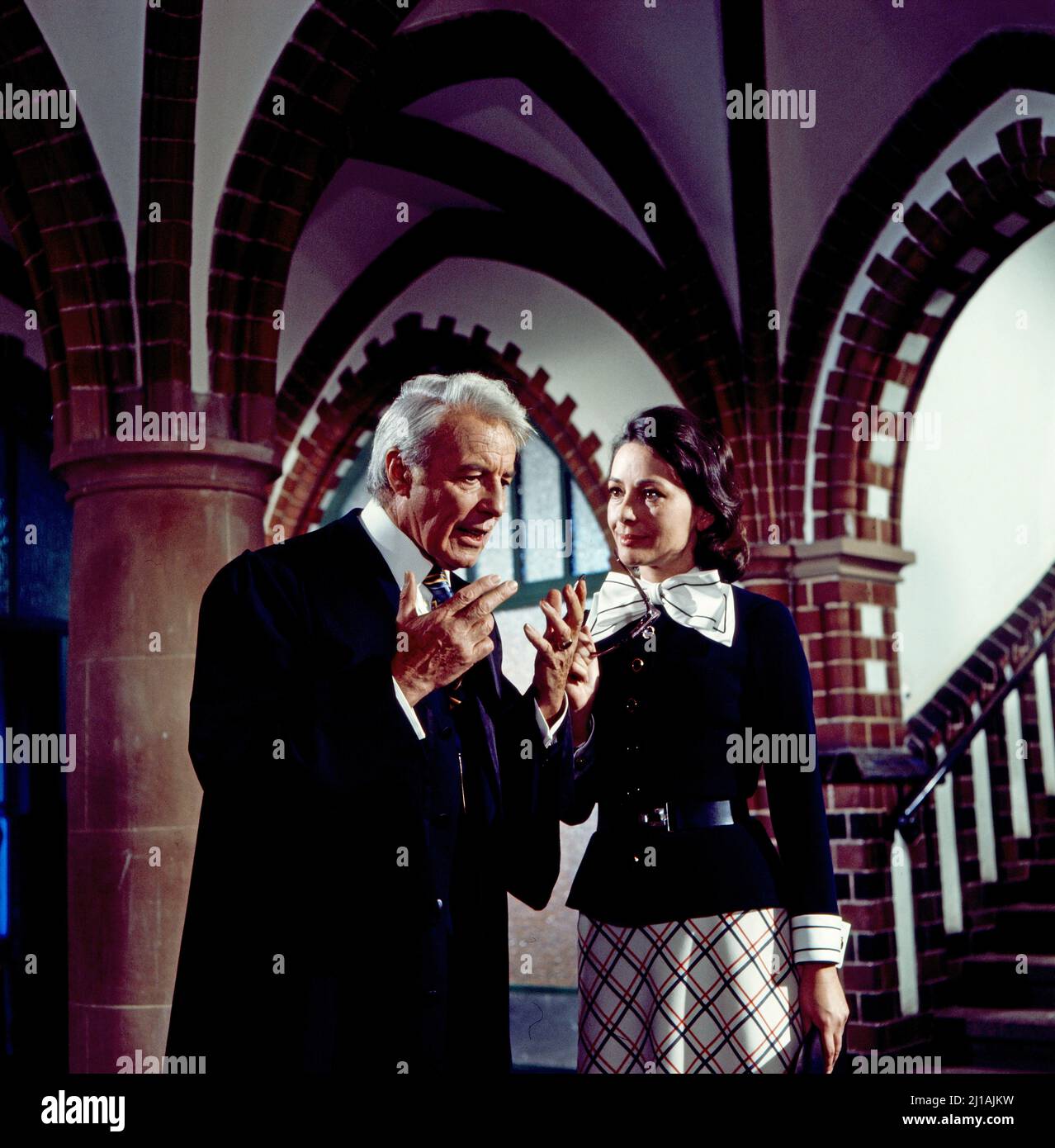 Hochzeitsnacht im Paradies, Fernsehfilm nach der Operette von Friedrich Schröder, Deutschland 1974, Regie: Thomas Engel, Darsteller: Johannes Jopi Heesters, Karin Dor Foto Stock