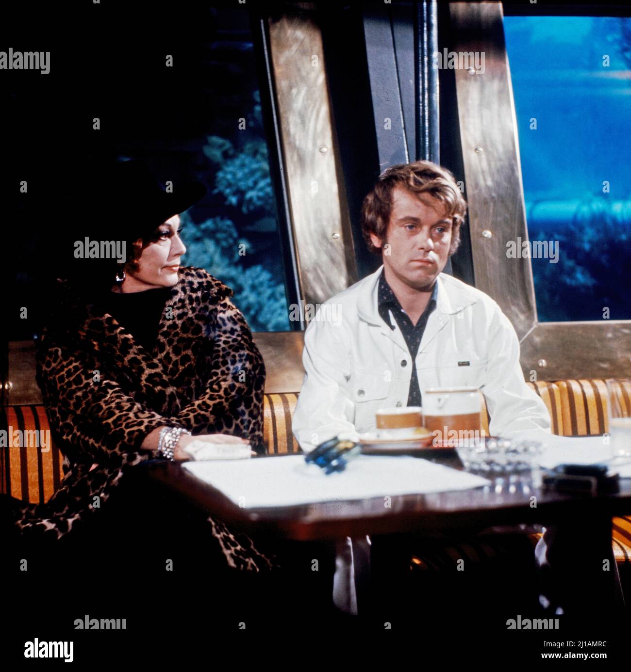 Man lernt nie aus - Heiteres über Gesetz und Recht, Minifernsehserie, Deutschland 1975 - 1976, Episode vom 22. März 1975, Darsteller: Lola Müthel, Edwin Noel Foto Stock