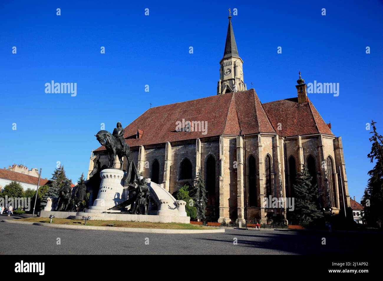 Reiterstandbild von Matthias Corvinus, Matthias Rex und Die Klausenburger Michaelskirche in Cluj-Napoca, deutsch Klausenburg, ist das bedeutendste bei Foto Stock