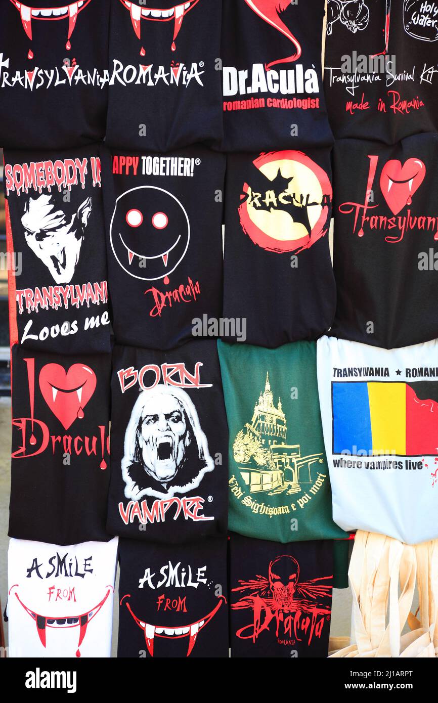 Negozio di souvenir, T-shirt, Dracula, Vampir, Sighisoara, Schäßburg, Saxoburgum, im Kreis Mures in Siebenbürgen, Rumänien. Ihr Historisches Zentrum wurde 1999 Foto Stock