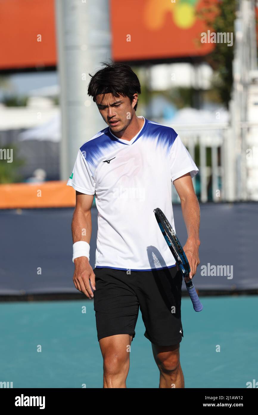 MIAMI GARDENS, FLORIDA - 23 MARZO: Taro Daniel il giorno 3 del Miami Open all'Hard Rock Stadium il 23 marzo 2022 a Miami Gardens, Florida People: Taro Daniel . Credito: hoo-me.com/MediaPunch Foto Stock