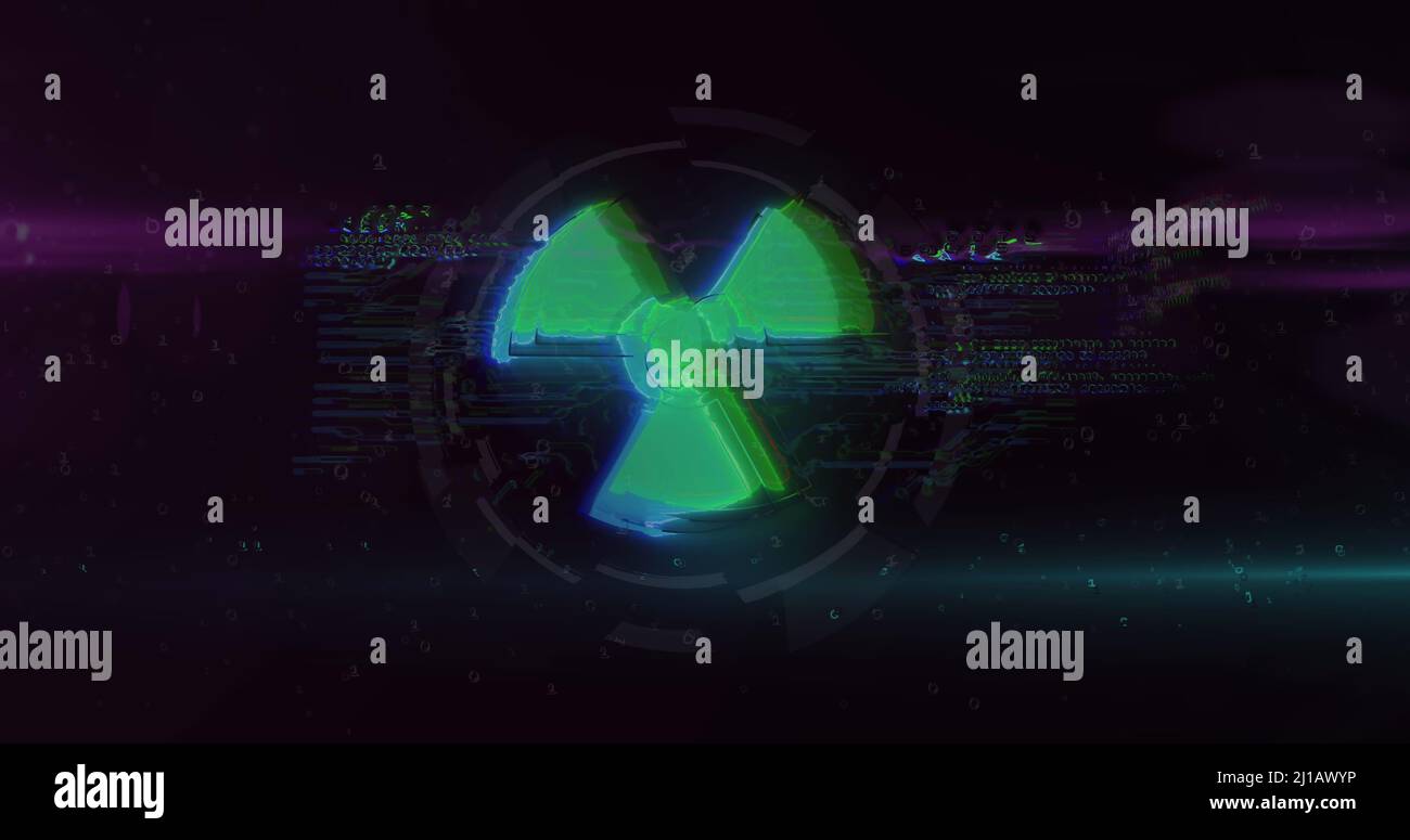 Immagine del segno nucleare verde e dell'elaborazione dei dati con friciolle su sfondo nero Foto Stock