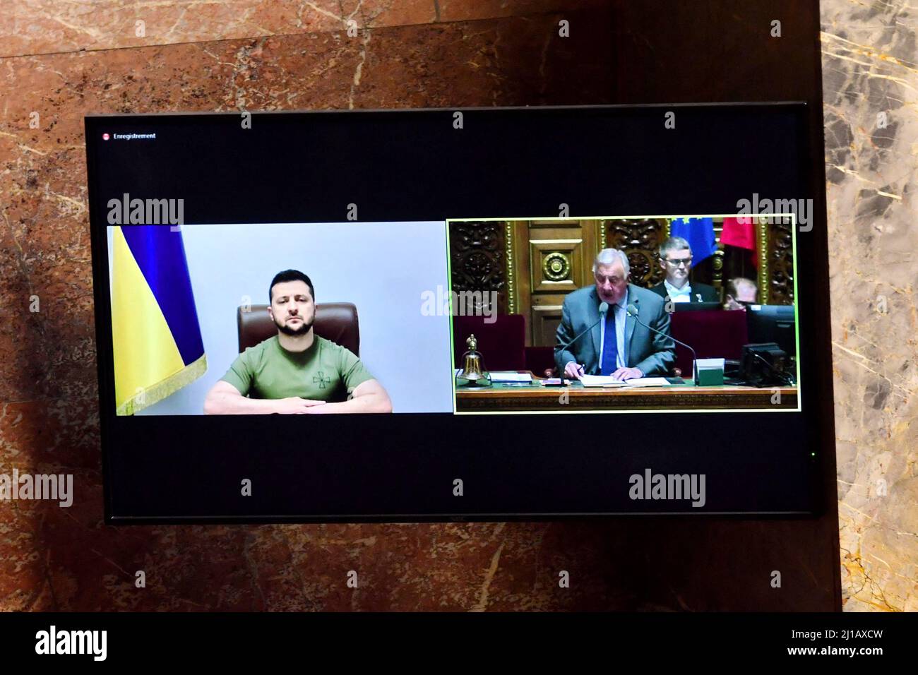 Il presidente ucraino Volodymyr Zelensky ha un video discorso ai senatori e ai membri dell'Assemblea Nazionale in occasione dell'Assemblea Nazionale Francese a Parigi, Francia, il 23 marzo 2022. Foto di Karim Ait Adjedjou/Avenir Pictures/ABACAPRESS.COM Foto Stock