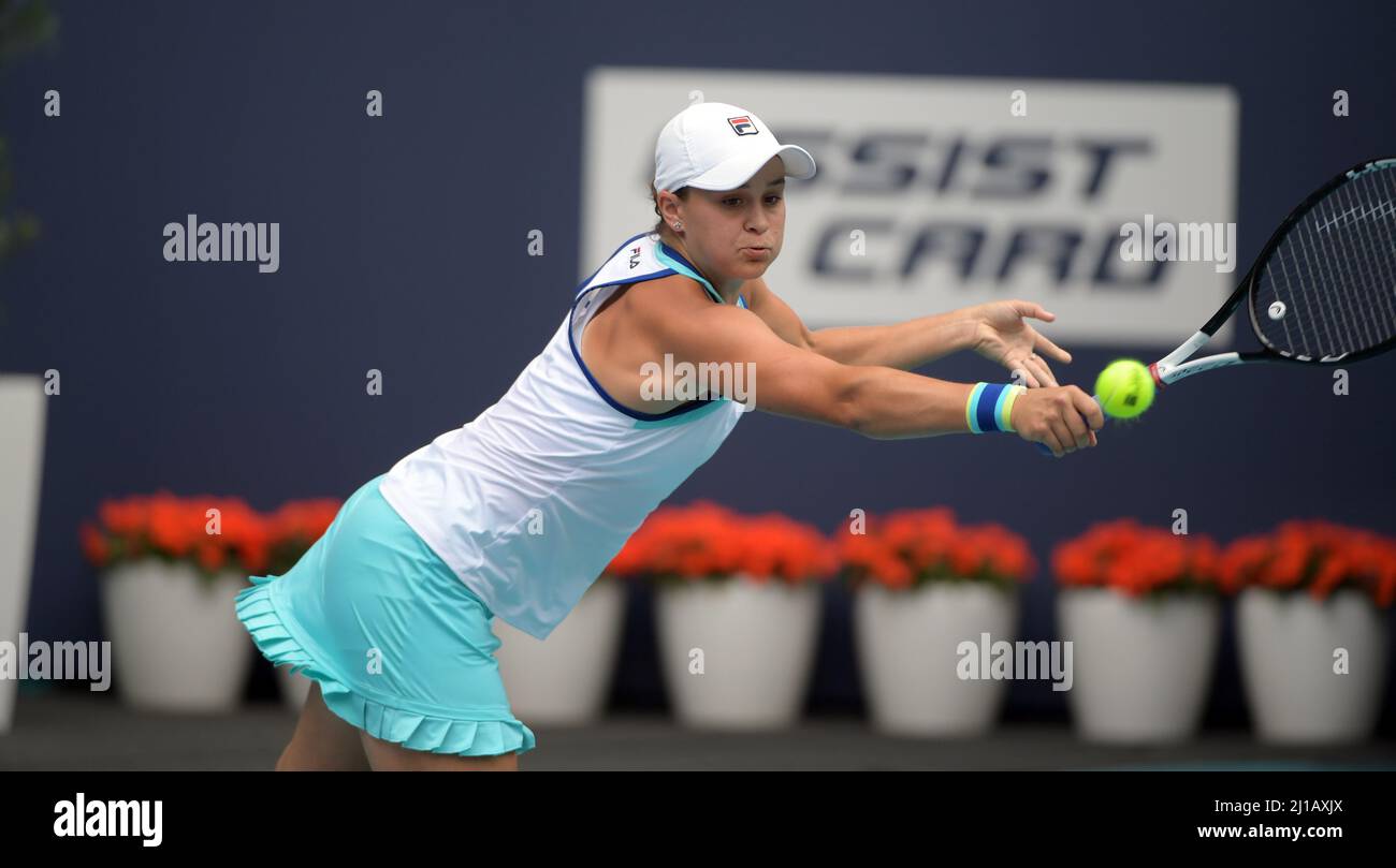 Miami Gardens, Florida, Stati Uniti. 30th Mar 2022. Ashleigh Barty of Australia sconfigge Karolina Pliskova della Repubblica Ceca il giorno tredici nelle finali femminili al Miami Open all'Hard Rock Stadium il 30 marzo 2019 a Miami Gardens, Florida. Credit: Hoo Me.Com/Media Punch/Alamy Live News Foto Stock