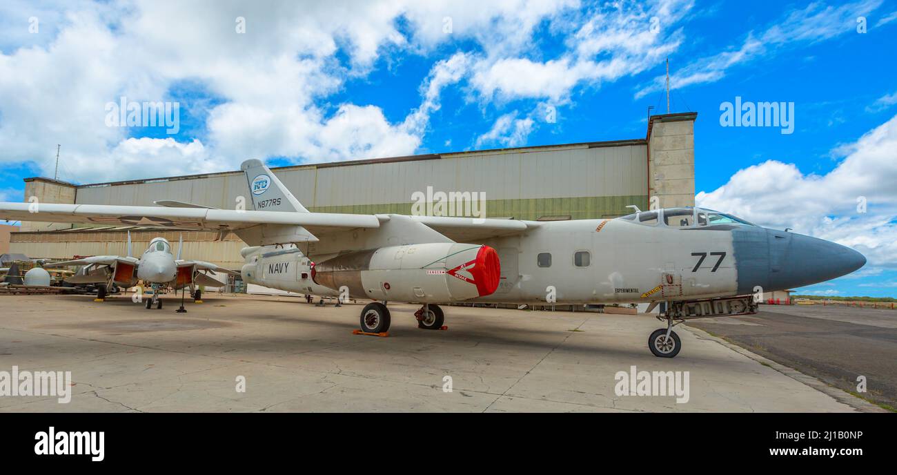 Honolulu, Oahu, Hawaii, Stati Uniti - Agosto 2016: Douglas A3D NTA-3B Skywarrior Bomber del 1950s nel Padiglione Raytheon dell'aviazione di Pearl Harbor Foto Stock