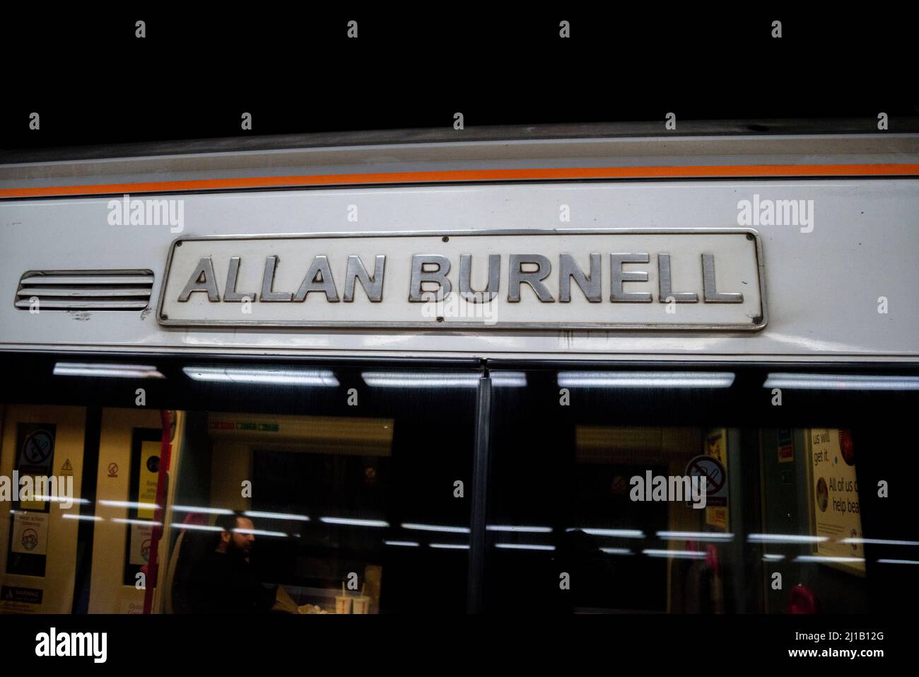 C2C treno chiamato Allan Burnell, una lunga guardia ferroviaria, direttore della linea ferroviaria di Londra, Tilbury, Southend Foto Stock