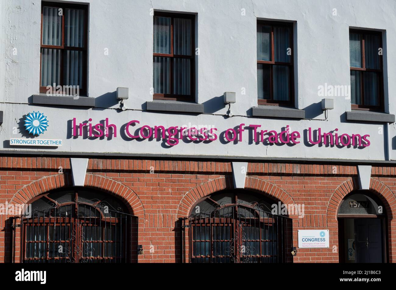 Belfast, UK- 21 febbraio 2022: Il segno per il Congresso Irlandese dei sindacati a Belfast Irlanda del Nord. Foto Stock
