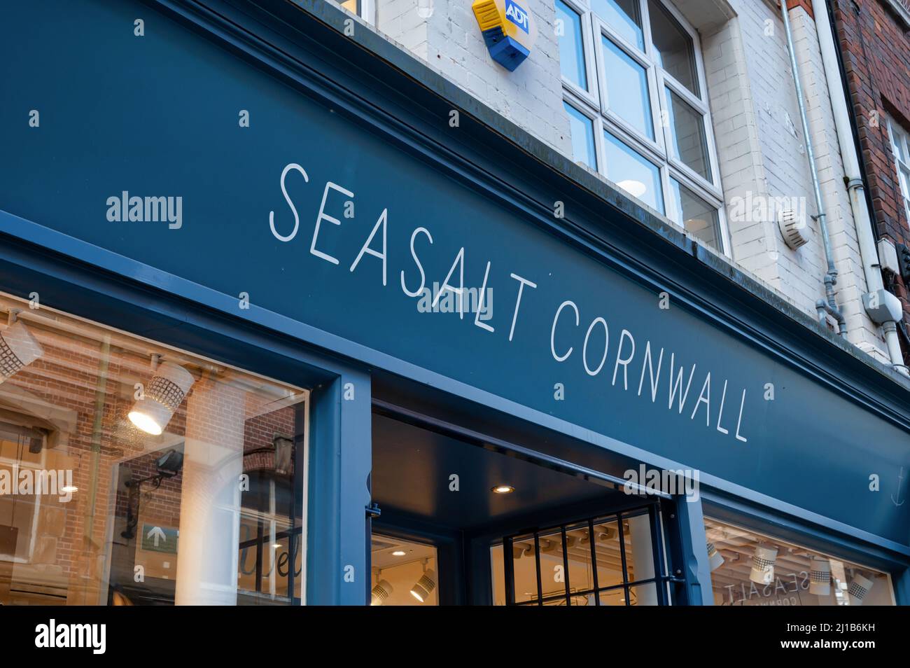 Belfast, UK- Feb 21, 2022:l'insegna per il negozio Seasalt Cornwall a Belfast Irlanda del Nord. Foto Stock