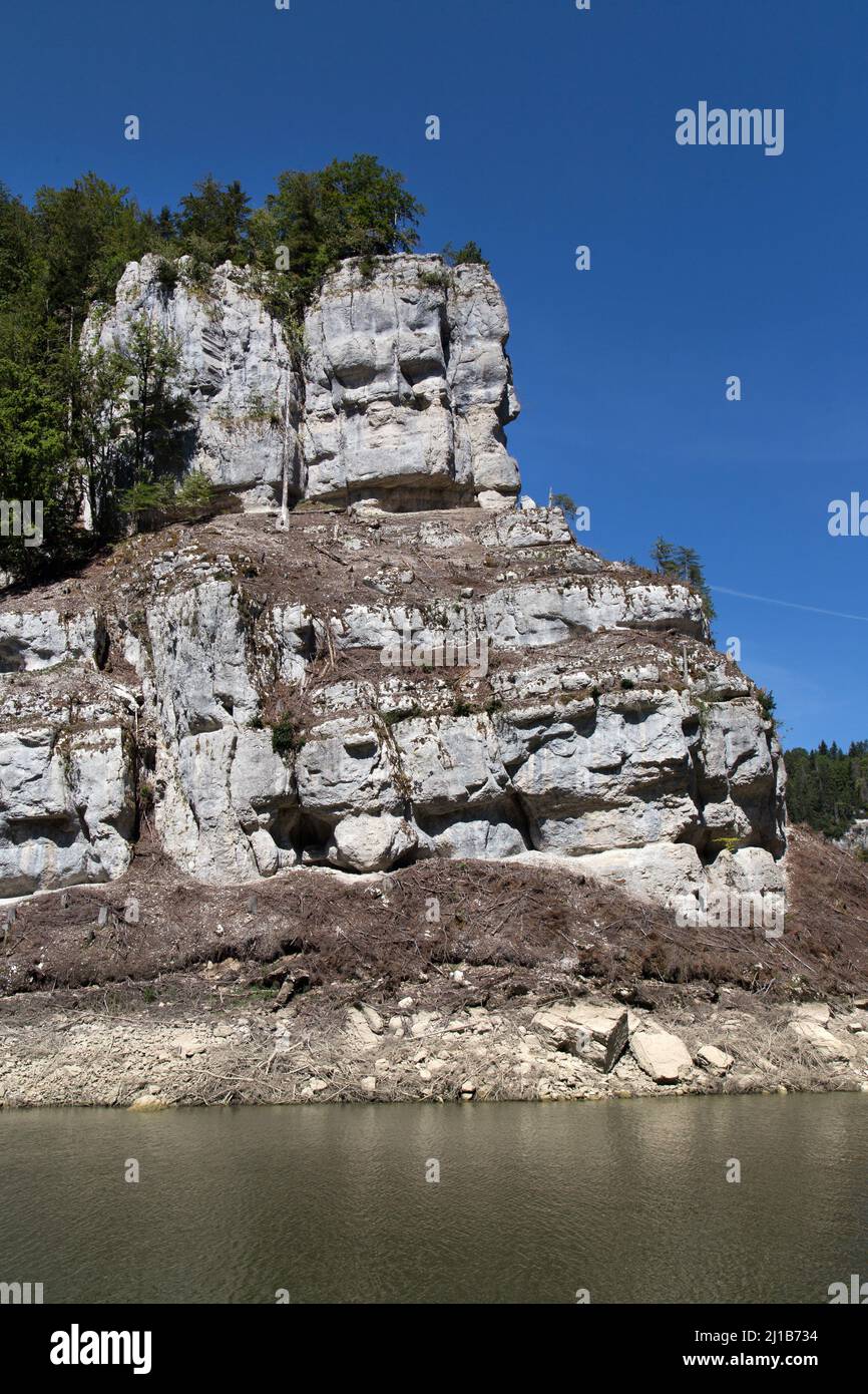LA COLLINA DI TRE FACCE, NEI GRADINI DELLA 'ORLOGEUR', REGIONE MORTEAU, GIRO IN BARCA SUL DOUBS DA BESANCON AL CONFINE SVIZZERO, (25) DOUBS, BOURGOGNE-FRANCHE-COMTE, FRANCIA Foto Stock