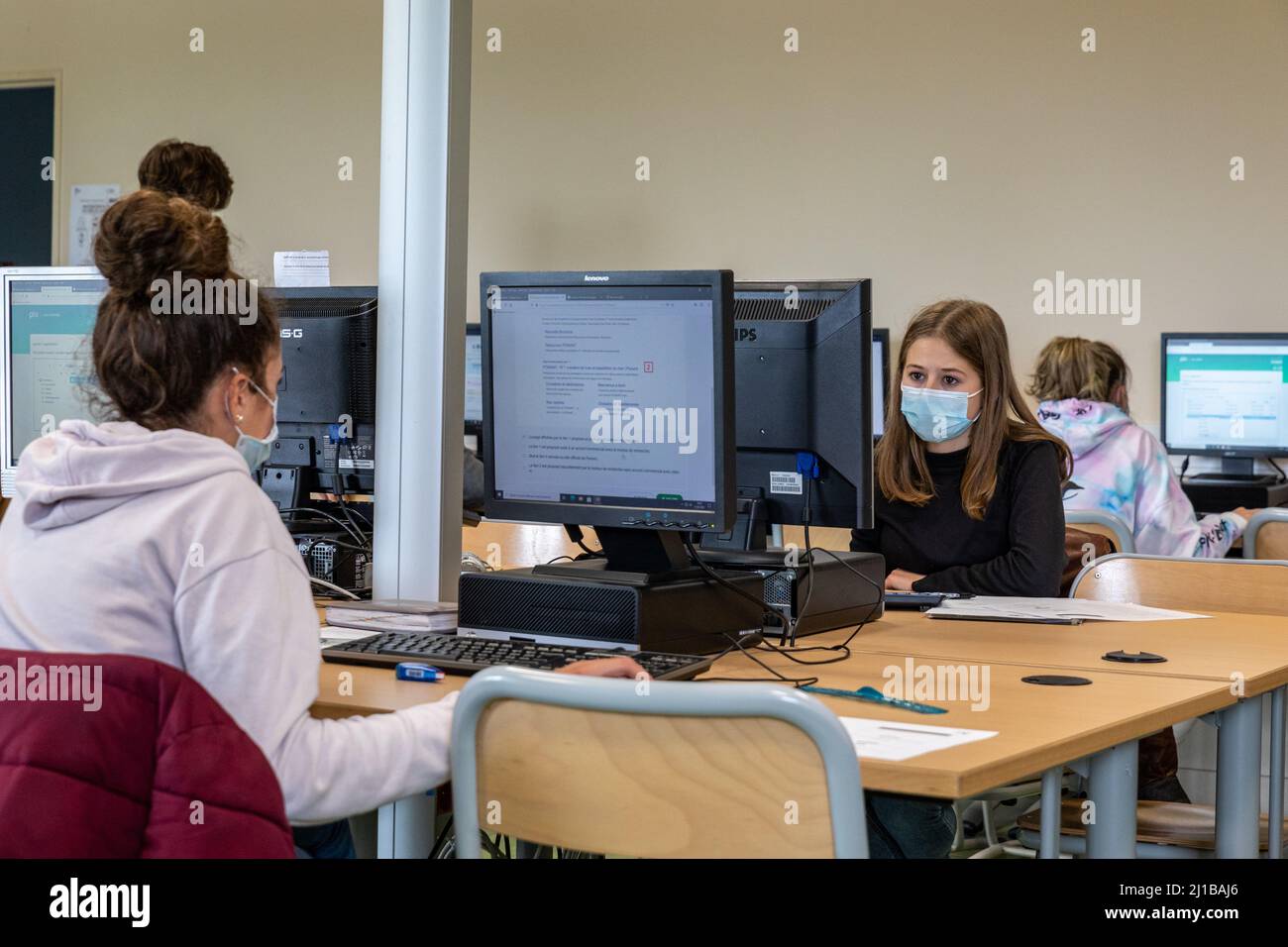 SALA COMPUTER, SCUOLA SECONDARIA DI RUGLES, EURE, NORMANDIA, FRANCIA Foto Stock