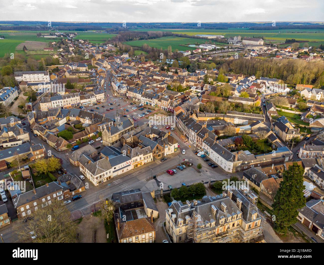 CITTÀ DI BRETEUIL, GIRATO DA UN DRONE, EURE, NORMANDIA, FRANCIA Foto Stock