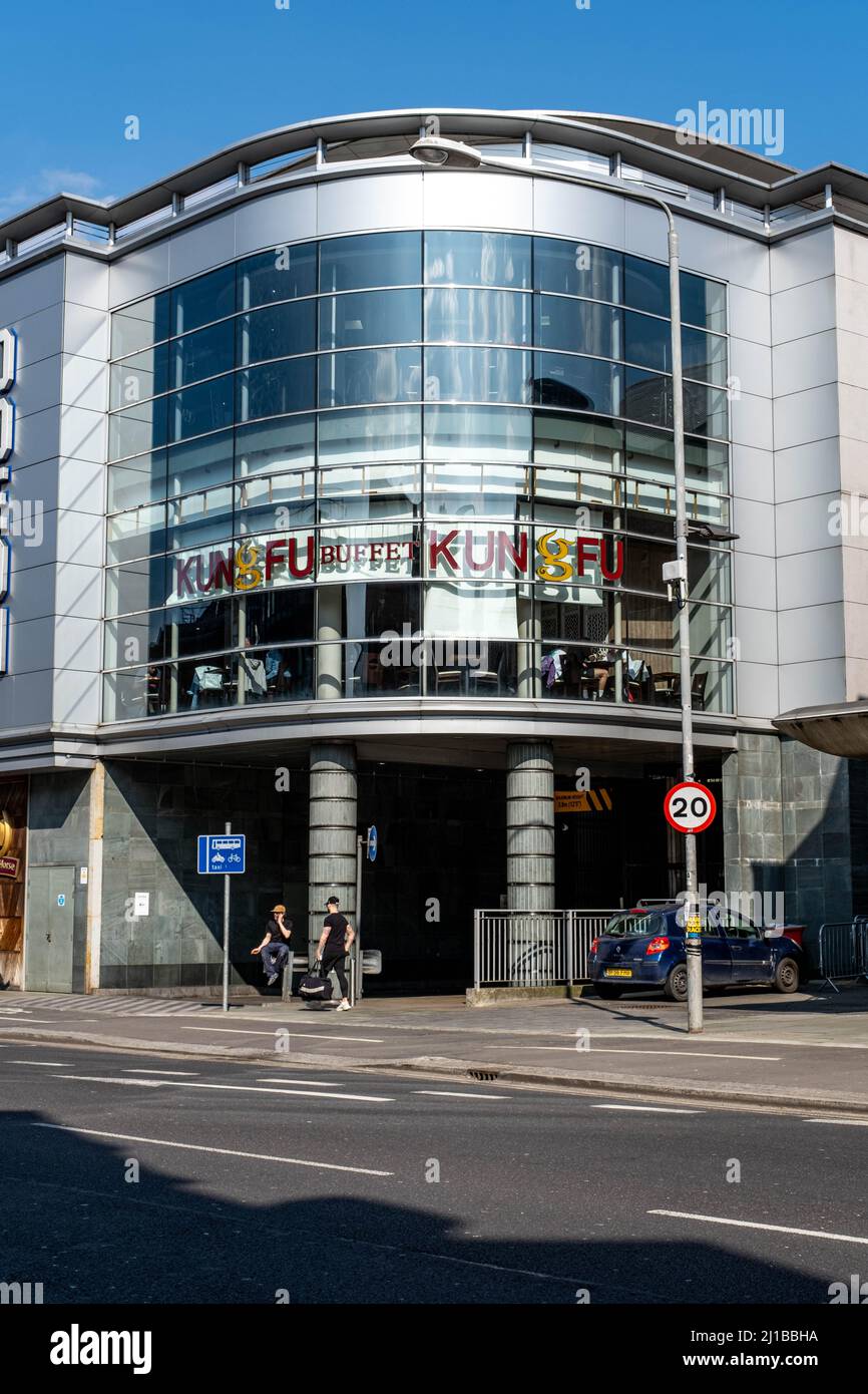 Kingston-upon-Thames, Kingston London UK, marzo 23 2022, Kun fu Chinese Restaurant Building Exterior Foto Stock