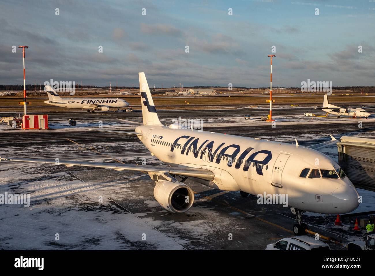 AEREO FINNAIR SUL ASFALTO ALL'AEROPORTO DI HELSINKI, HELSINKI, FINLANDIA, EUROPA Foto Stock