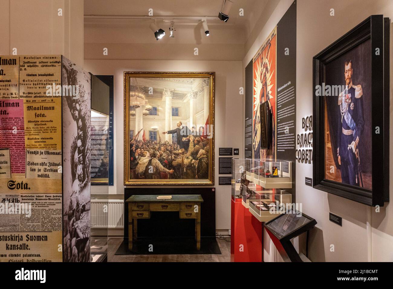 DIPINTO DI VLADIMIR SEROV DEL CONGRESSO DEI SOVIETICI NEL 1917, LENIN PROCLAMÒ IL POTERE DEI SOVIETICI, IL MUSEO LENIN NELLA SALA OPERAIA DI TAMPERE DOVE VLADIMIR ILITCH LENINE E JOSEPH STALIN SI INCONTRARONO SEGRETAMENTE NEL 1905, IL QUARTIERE KAAKINMAA, TAMPERE, FINLANDIA, EUROPA Foto Stock