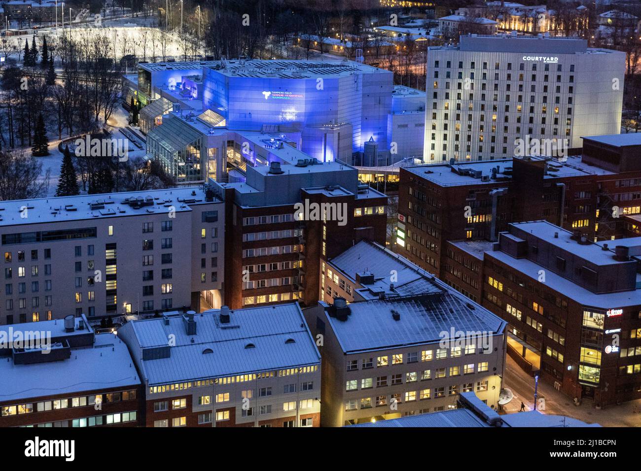 NUOVO COMPLESSO MODERNO, TAMPERE HALL, IL MUSEO MOOMIN E IL CORTILE DELL'HOTEL BY MARRIOTT, TAMPERE, FINLANDIA, EUROPA Foto Stock