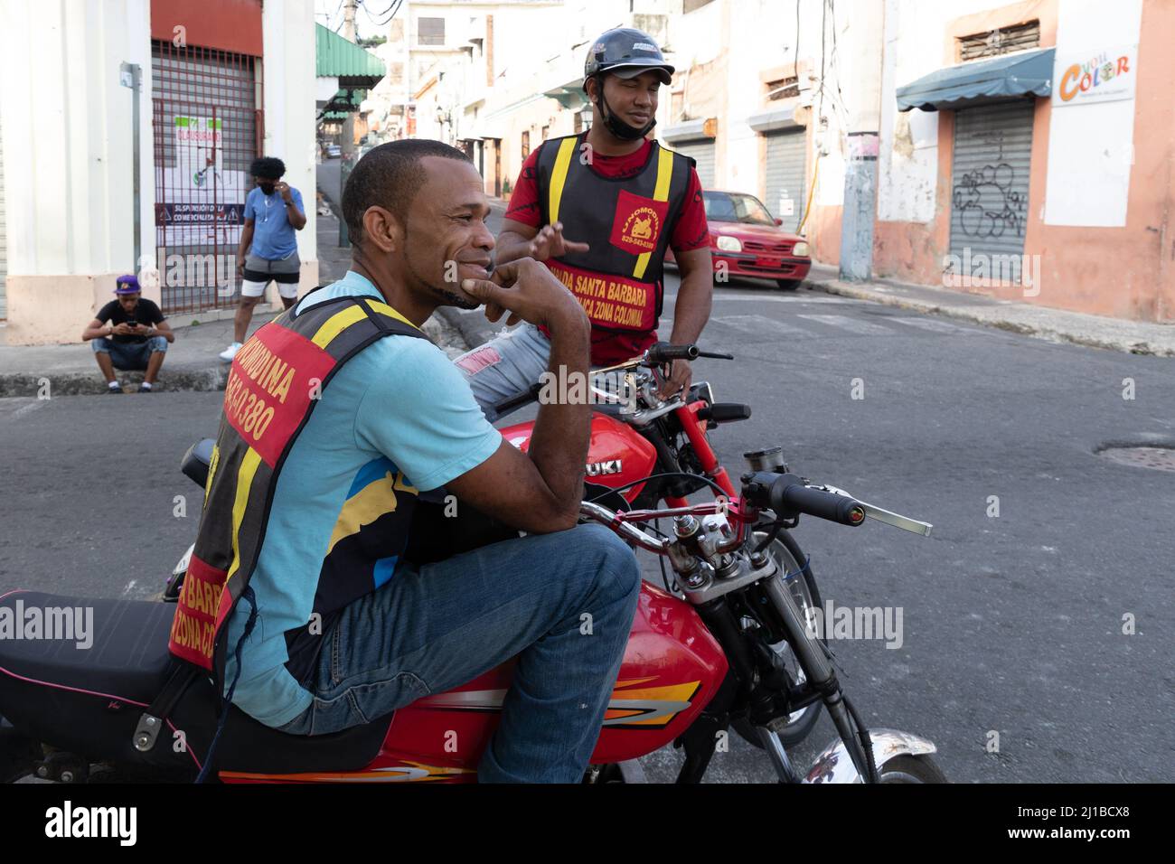 MOTO TAXI, QUARTIERE COLONIALE CLASSIFICATO COME SITO PATRIMONIO MONDIALE DELL'UNESCO, SANTO DOMINGO, REPUBBLICA DOMINICANA Foto Stock