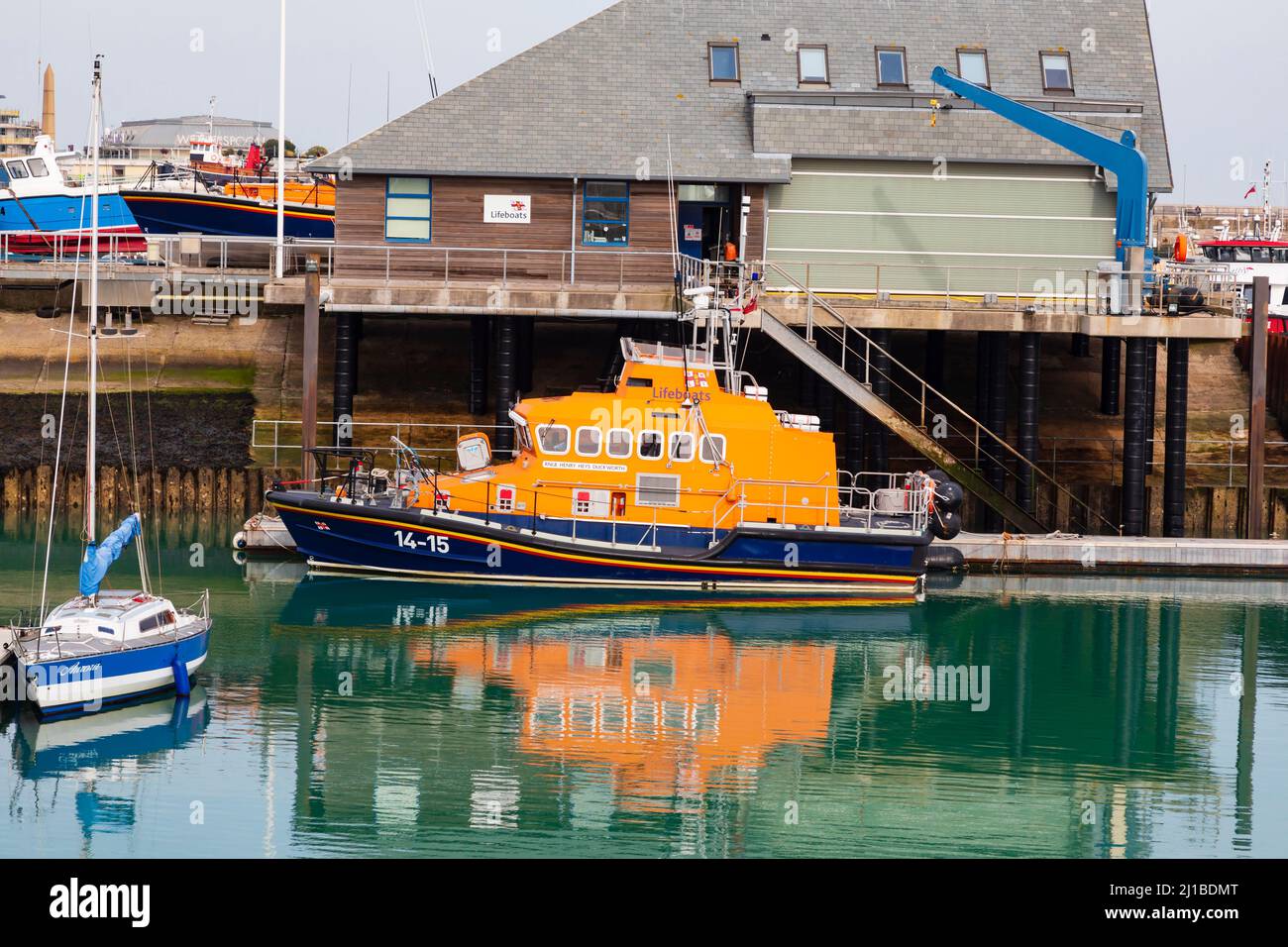 RNLB Henry Heys Duckworth, imbarcazione di salvataggio per tutte le condizioni meteorologiche Trent Class della RNLI ormeggiato nel Rambate Royal Harbour. Kent, Inghilterra Foto Stock