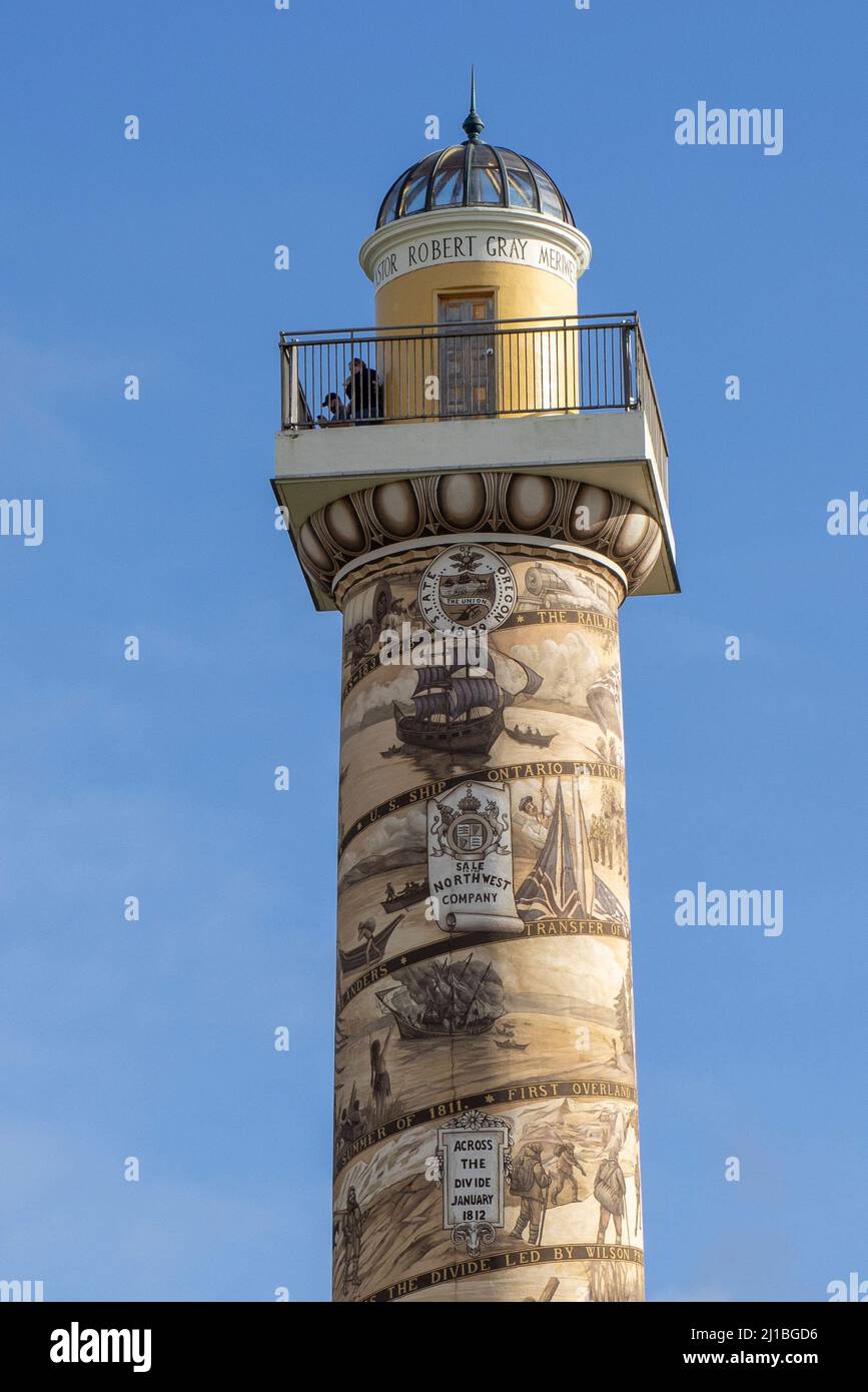 La colonna Astoria è una torre situata nel nord-ovest degli Stati Uniti, che si affaccia sulla foce del fiume Columbia a Coxcomb Hill ad Astoria, Oregon. Integrato Foto Stock