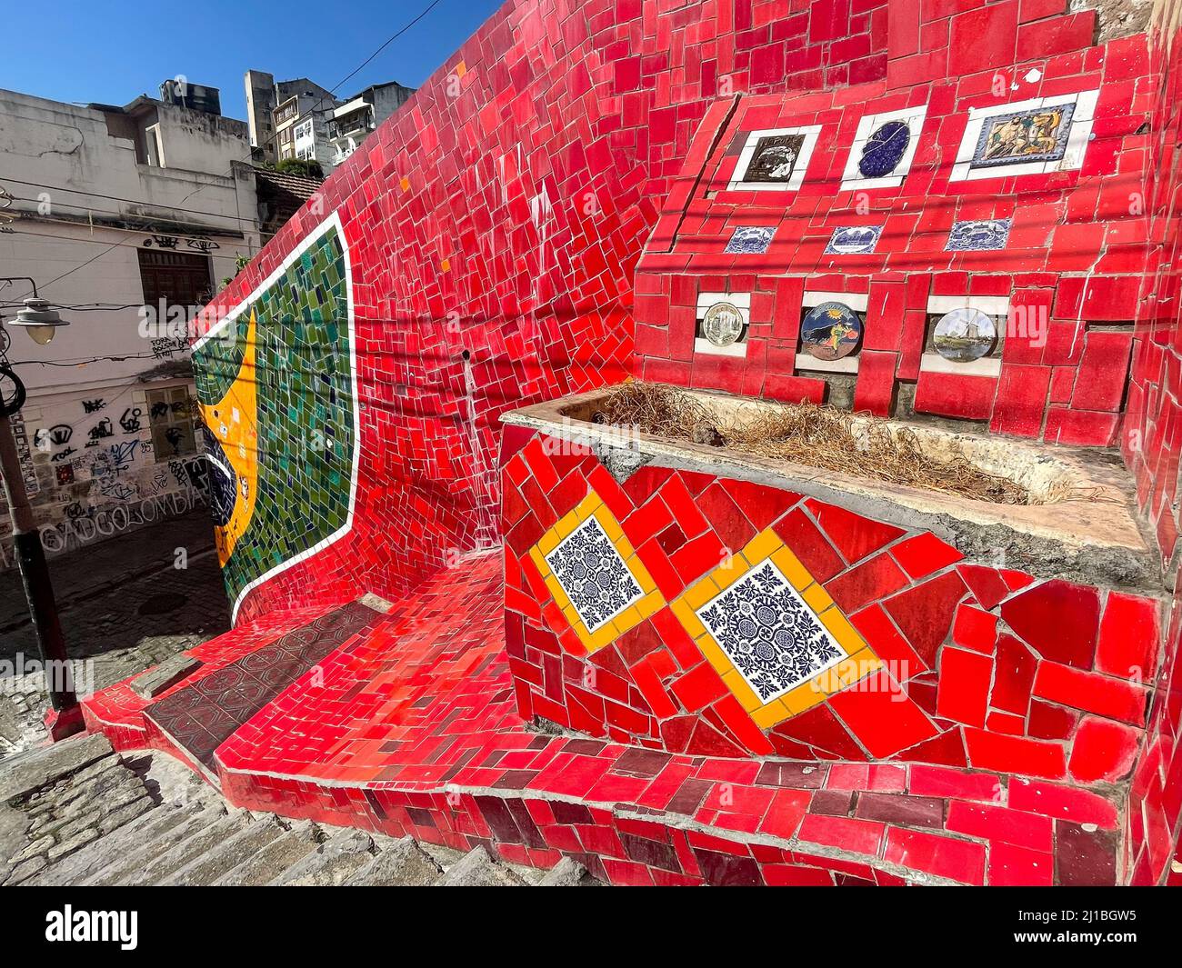 Le famose scale di Rio de Janeiro, decorate dall'artista Jorge Selaro. Marzo 17 2022. Foto Stock