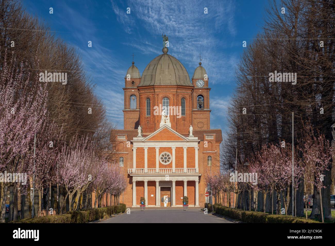 Apparizione Della Madonna In Italia Fossano, Italia - Marzo 23,2022: Santuario della Madonna della Divina