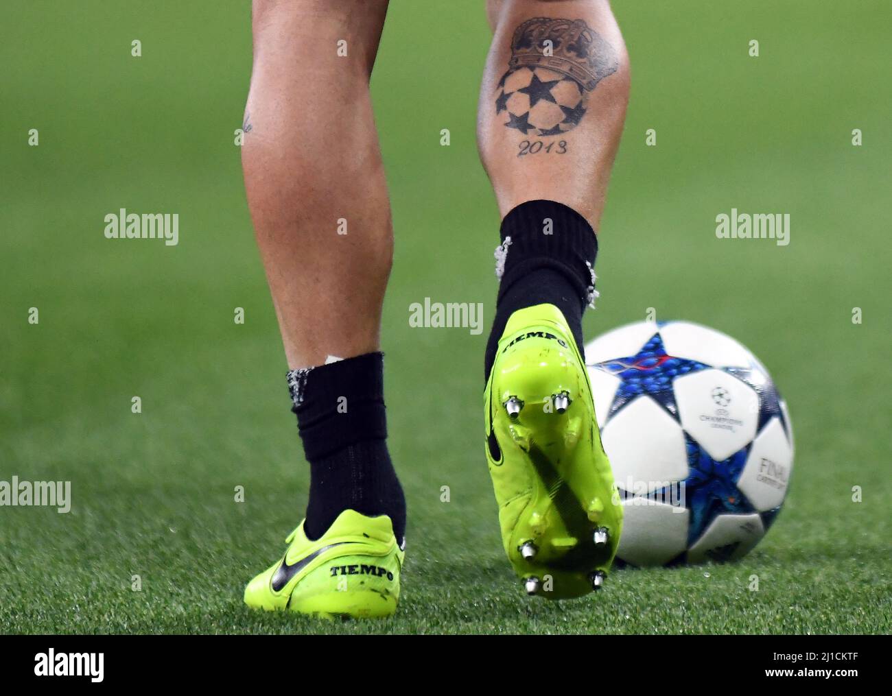 Tatuaggio pallone top e scarpini