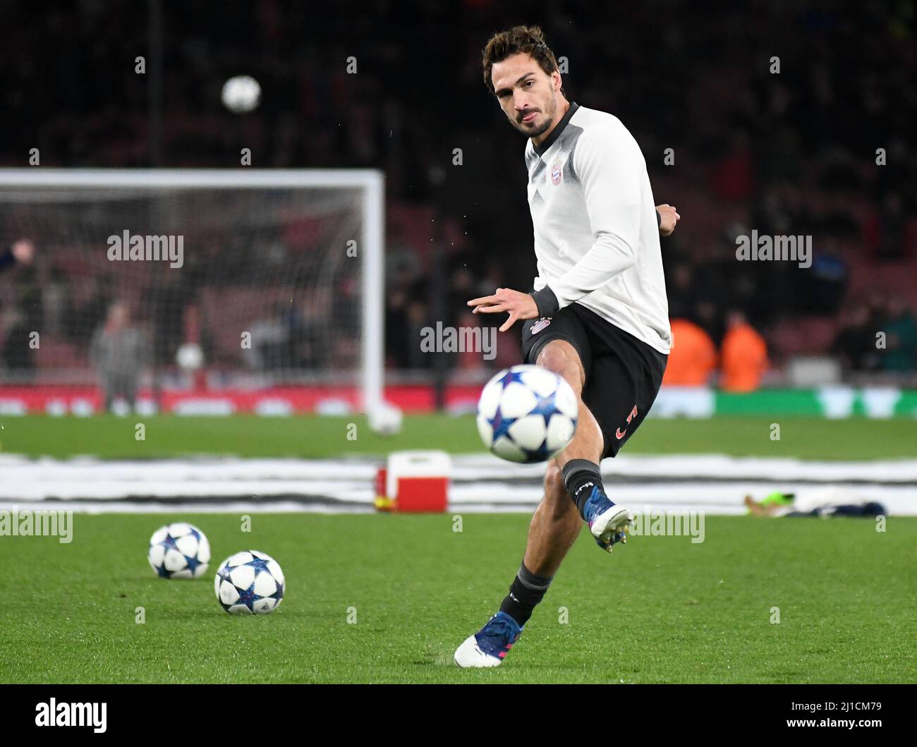 LONDRA, INGHILTERRA - 7 MARZO 2017: Mats Hummels of Bayern raffigurato prima della seconda tappa della UEFA Champions League Round del 16 tra l'Arsenal FC e il Bayern Munchen all'Emirates Stadium. Copyright: Cosmin Iftode/Picstaff Foto Stock