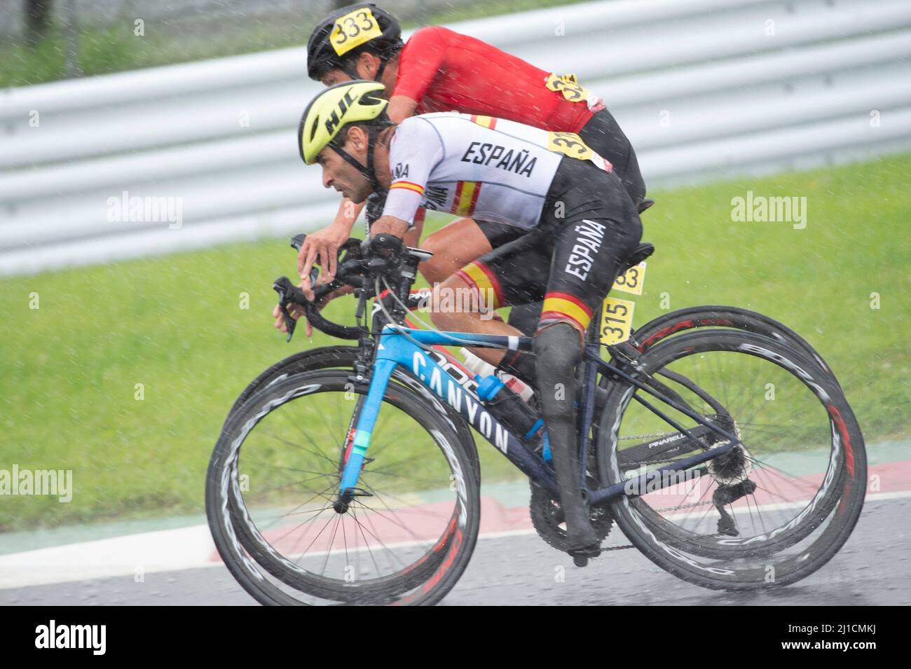 Richard Argiles di Spagna compete nella corsa di Paracycling Road come parte dei Giochi Paralimpici 2020 al circuito Internazionale di Fuji. Foto Stock