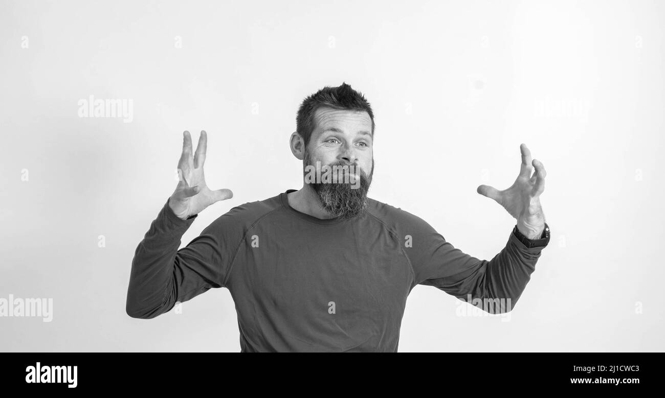 uomo emozionale con una barba che gestiva con le mani da vicino studio aggression Foto Stock