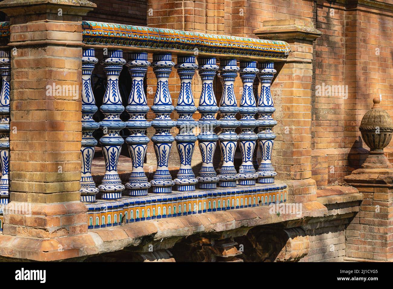Piazza Spagna a Siviglia. Belle barrette decorative in ceramica Foto Stock
