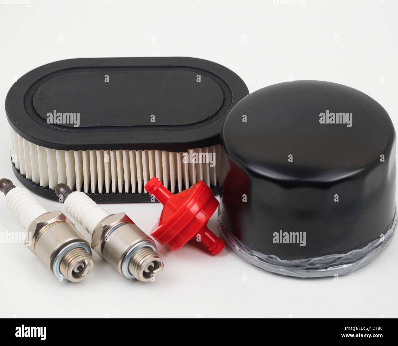 le parti per una molla si sintonizzano su un piccolo motore raffreddato ad aria per falciatrice Foto Stock