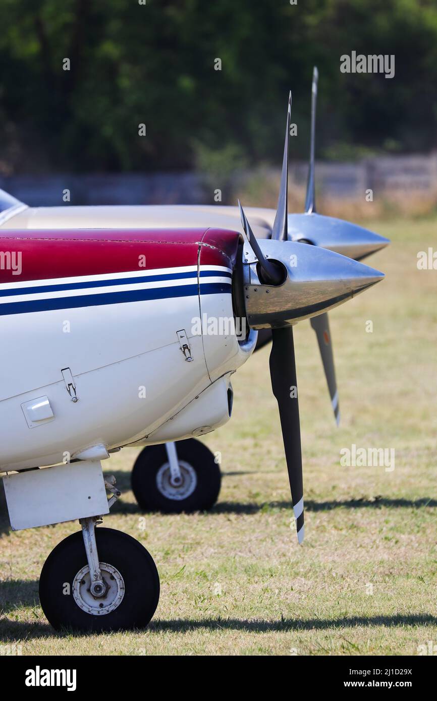 Velivolo Propeller leggero e ricreativo all'aeroporto Rurale Foto Stock