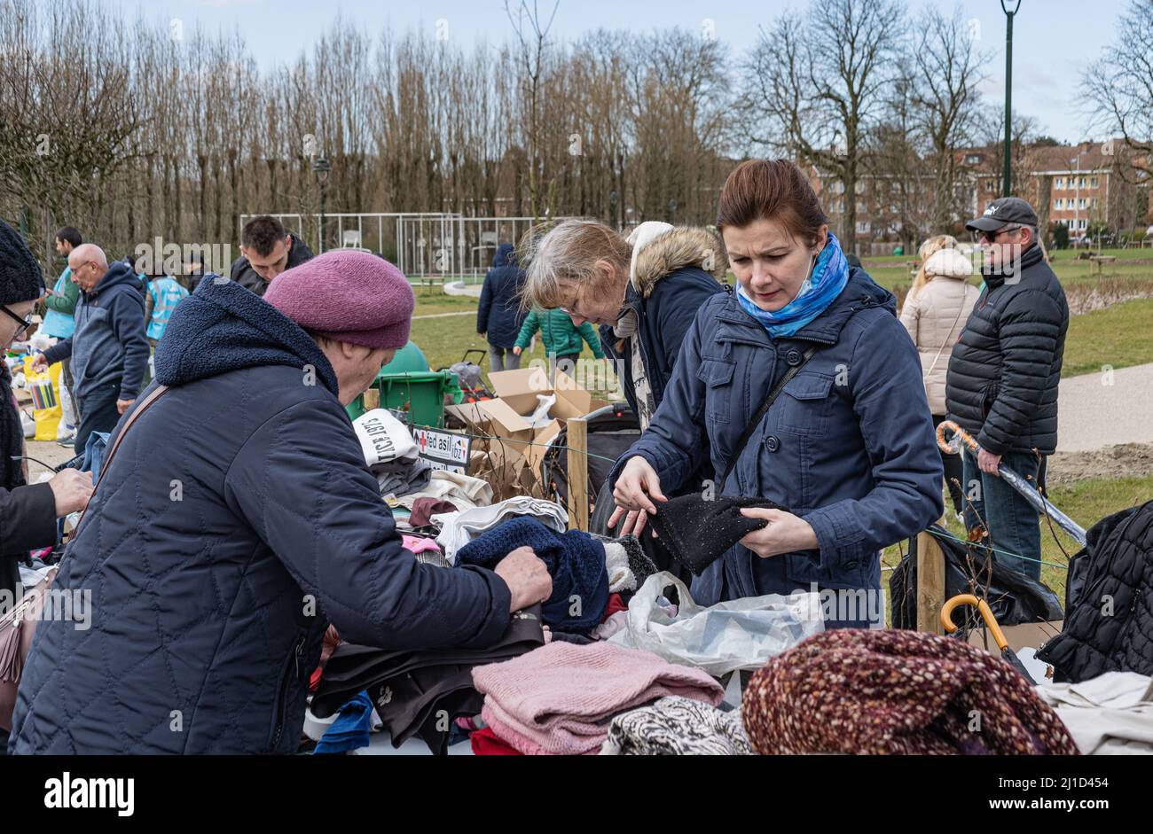 Bruxelles, Belgio - 24 marzo 2022: Rifugiati ucraini aiutati da volontari belgi. Foto Stock