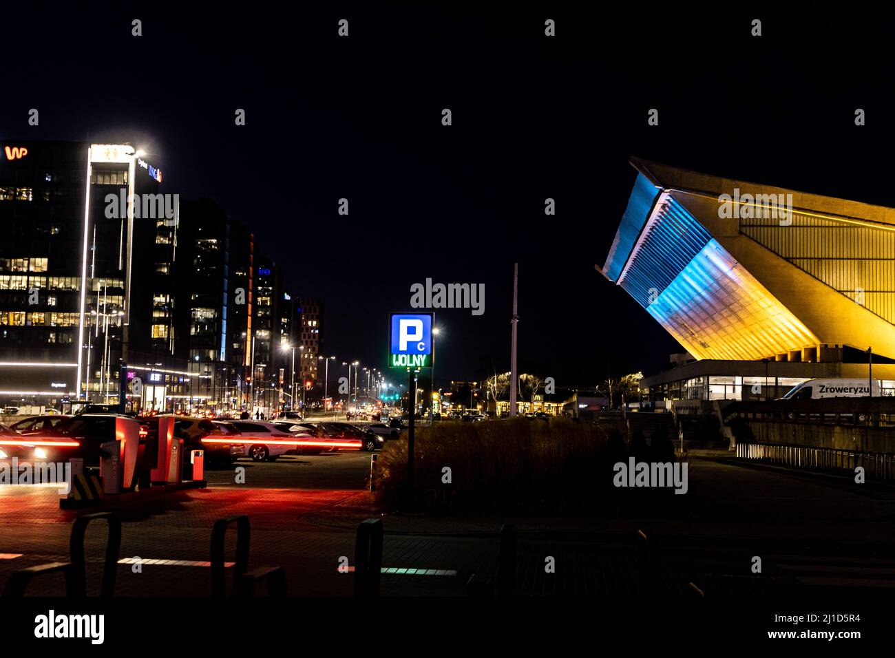 Gdansk, PL-14 Mar 2022: Olivia Hall tutto in luci colorate della bandiera Ucraina per mostrare il sostegno con l'Ucraina che viene attaccato dalla Russia. Display Gdansk Foto Stock