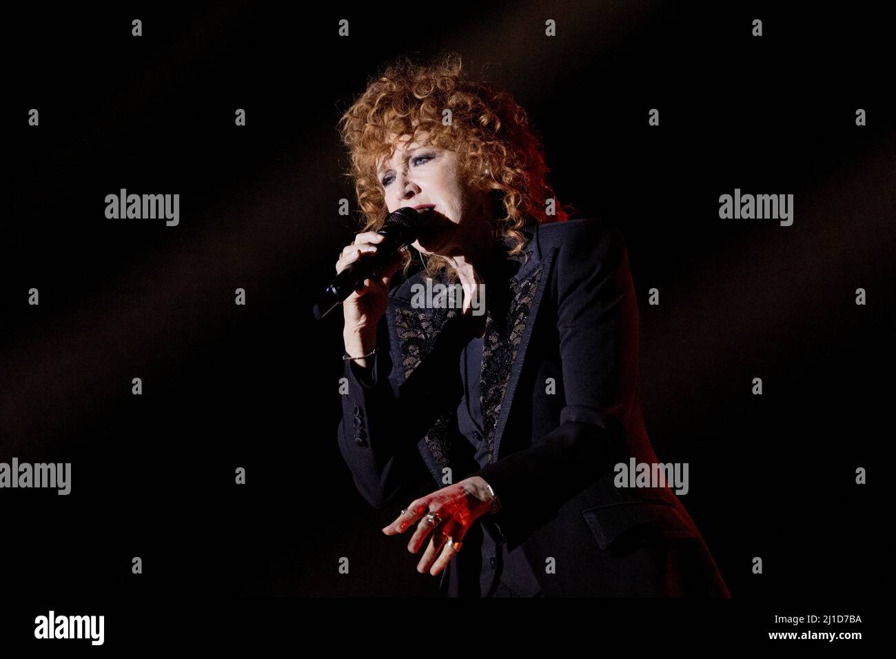 Bergamo Italy 24 March 2022 Fiorella Mannoia - Padroni di niente tour - Live at Creberg Teatro © Andrea Ripamonti / Alamy Foto Stock