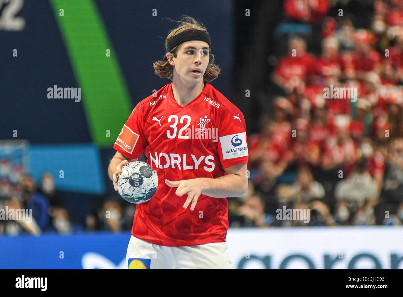 Jacob Holm (Danimarca) contro la Francia. EHF Euro 2022. Medaglia di bronzo. Foto Stock