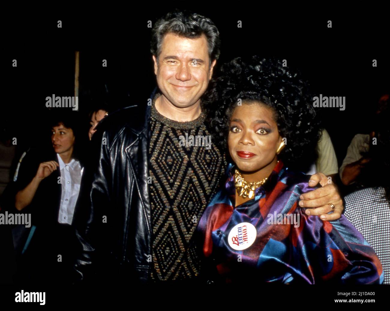 Oprah Winfrey e John Laroquette ad un evento relativo al beneficio di rilievo comico per homelessness a Los Angeles, CA 1987 Foto Stock