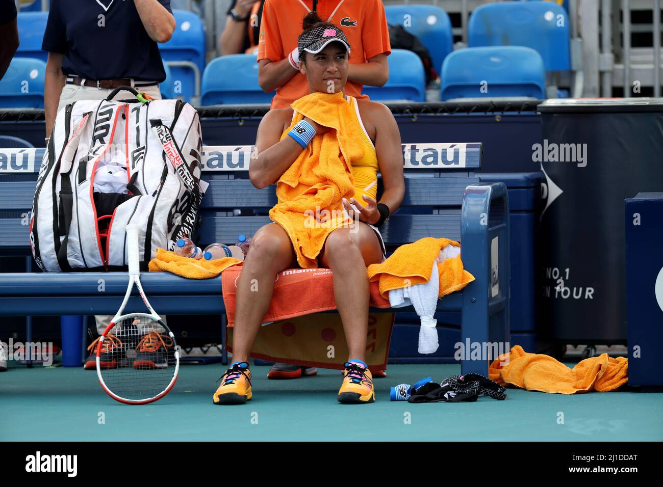 Miami Gardens, Florida, Stati Uniti. 24th Mar 2022. Heather Watson of Great Britain sconfigge Elina Svitolina in Ucraina durante il Miami Open all'Hard Rock Stadium il 24 marzo 2022 a Miami Gardens, Florida. Credit: Hoo Me.Com/Media Punch/Alamy Live News Foto Stock