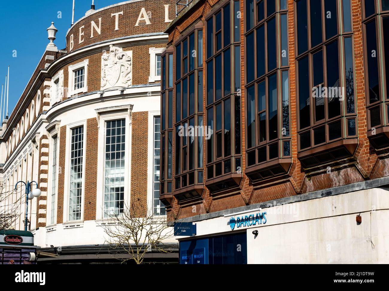 Kingston-upon-Thames, Kingston London UK, marzo 23 2022, Bentall Centre e Barclays Bank Building Exterior Foto Stock