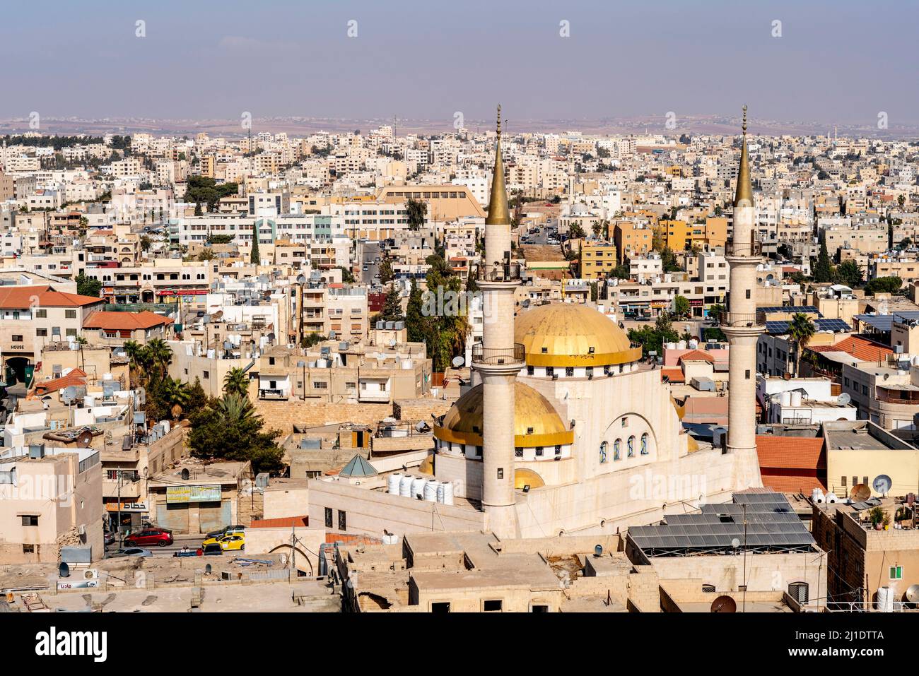 Lo skyline della città di Madaba, il Governatorato di Madaba, Giordania. Foto Stock