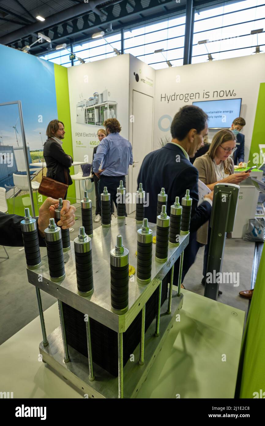 21.10.2021, Germania, Brema, Brema - Carbon Capture Technology Expo Europe / Hydrogen Technology Expo Europe, stand dei SISTEMI H-TEC, esperto di idrogeno Foto Stock