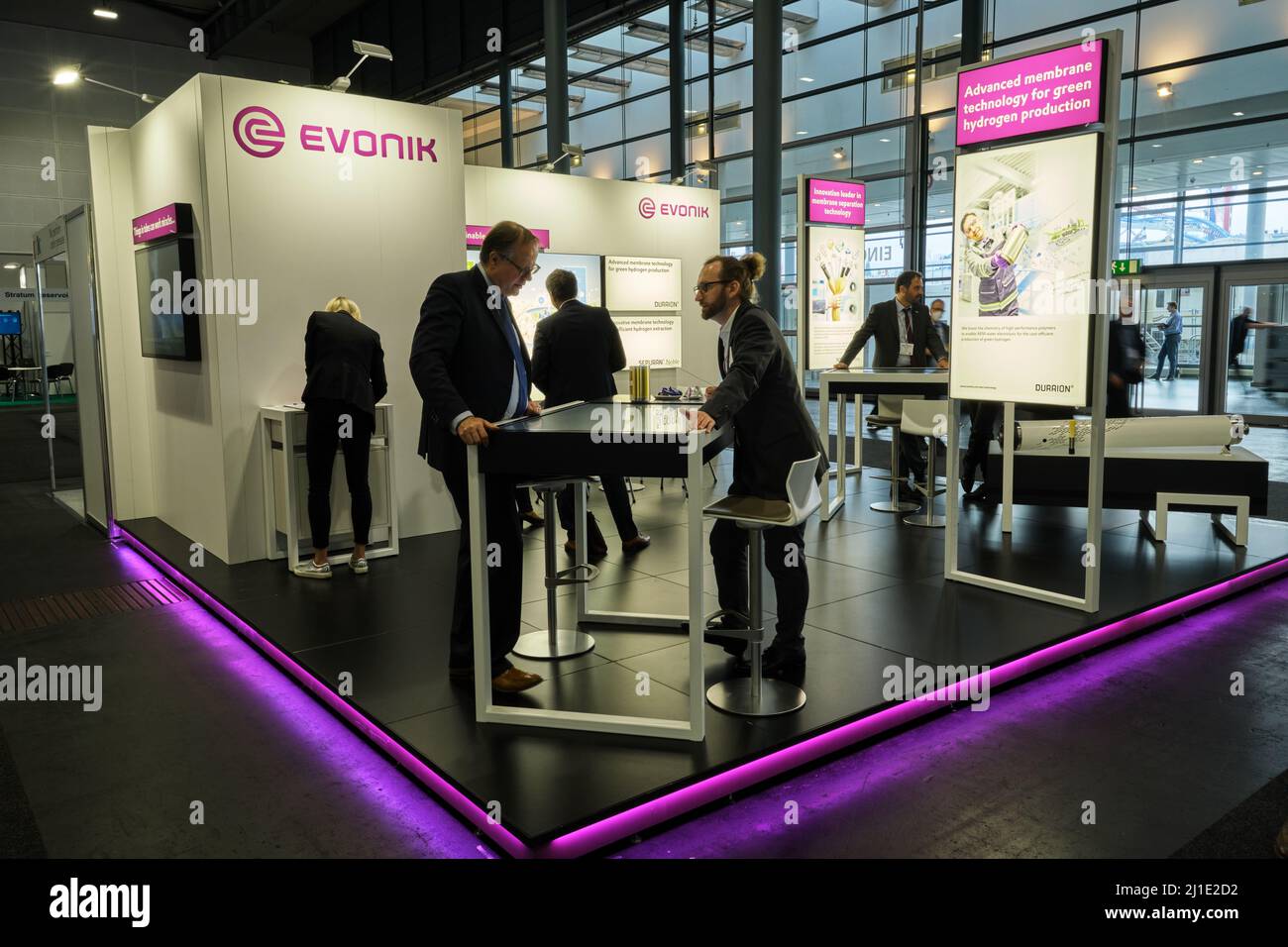 21.10.2021, Germania, Brema, Brema - la fiera Carbon Capture Technology Expo Europe / Hydrogen Technology Expo Europe, stand di EVONIK. 00A211021D081 Foto Stock