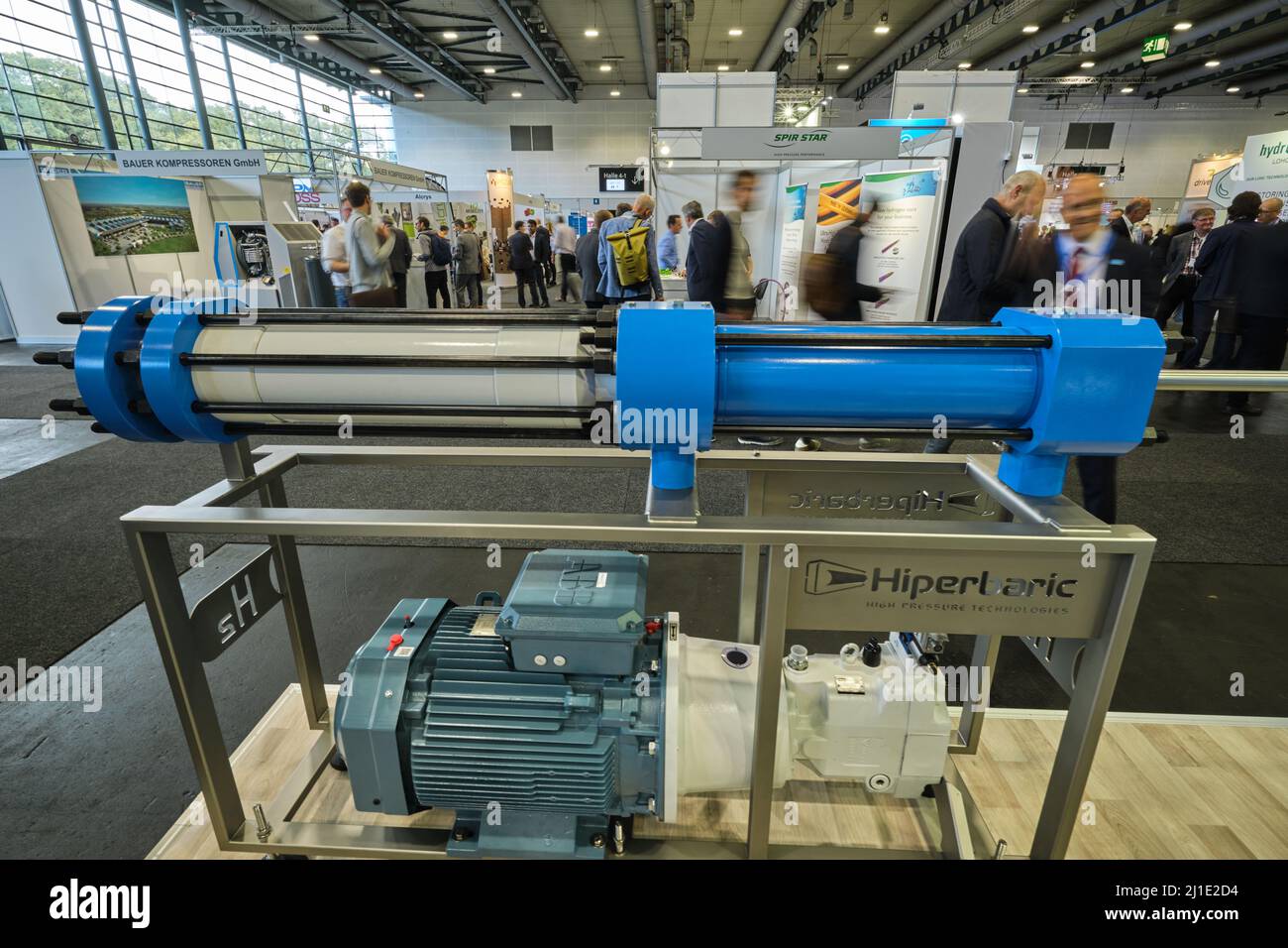 21.10.2021, Germania, Brema, Brema - Carbon Capture Technology Expo Europe / Hydrogen Technology Expo Europe, stand di HIPERBARIC, specialista in high Foto Stock