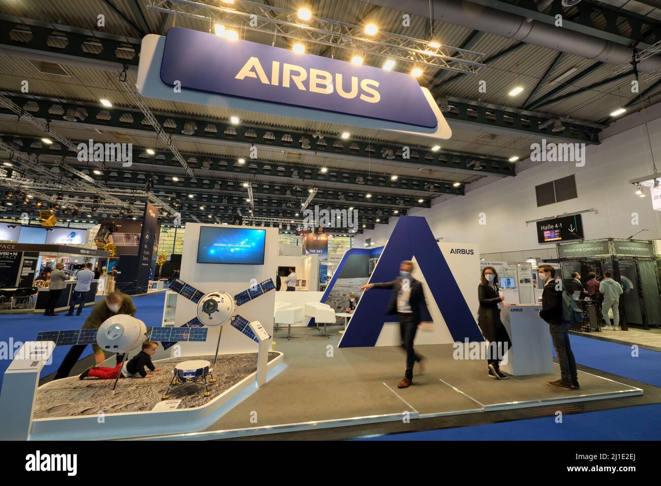 18.11.2021, Germania, Brema, Brema - stand espositivo DI AIRBUS presso LO SPAZIO TECHNO EXPO EUROPE 2021. 00A211118D197CAROEX.JPG [VERSIONE MODELLO: NO, PRO Foto Stock
