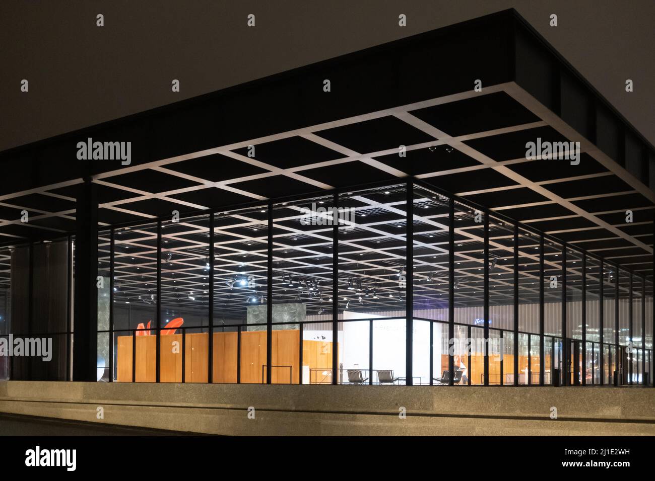 26.01.2022, Germania, Berlino, Berlino - Neue Nationalgalerie, museo per l'arte del 20th secolo della Galleria Nazionale di Berlino - recentemente ristrutturato. Foto Stock